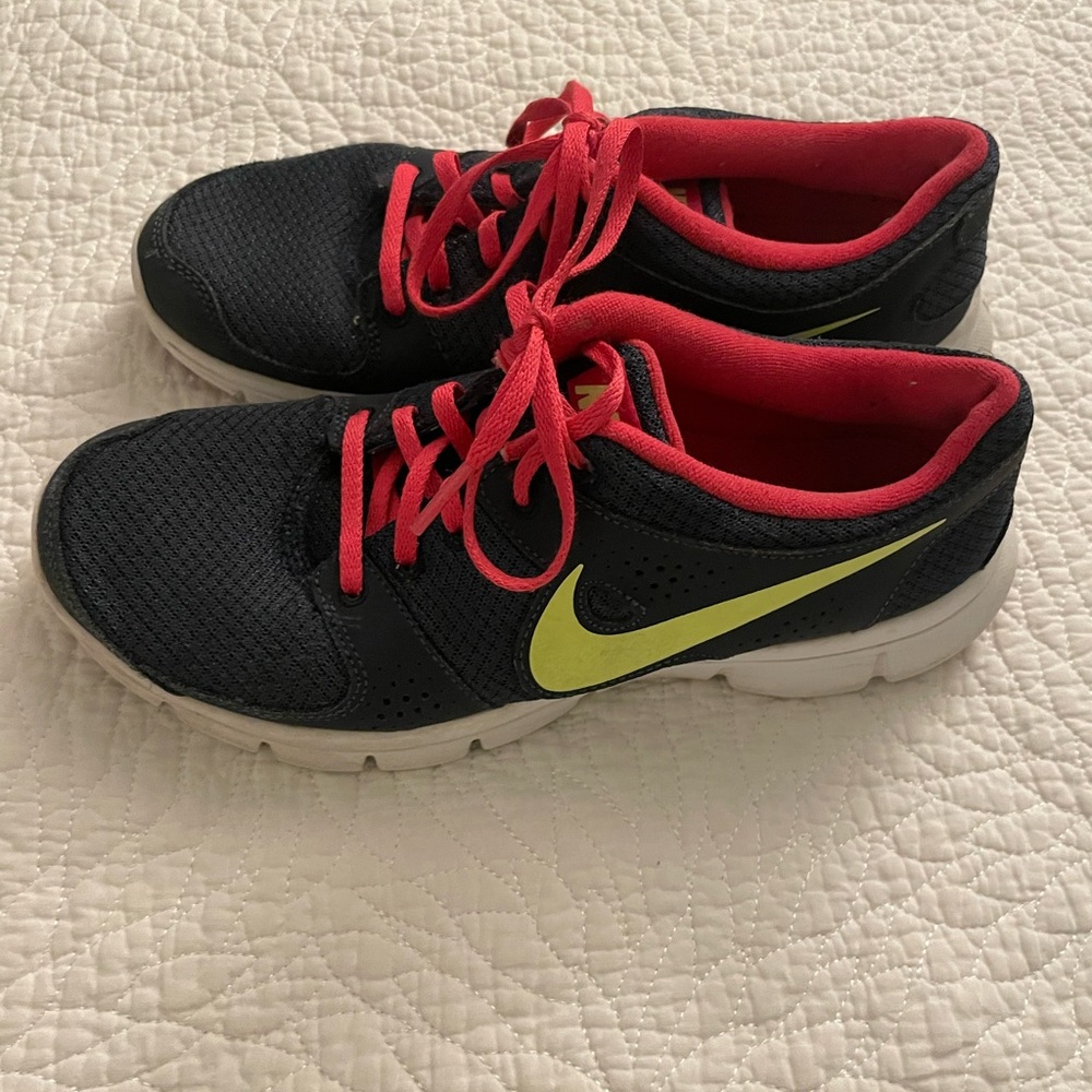 Women’s Nike Flex Experience Navy Blue Size 8